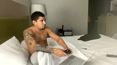 miamiclos1 online show from January 22, 9:57 am