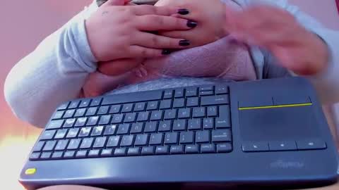 Snapshot of miamiller04 chatting on November 26, 12:55 am mia miller online show from November 26, 12:55 am