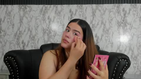 Snapshot of miamontoya chatting on January 28, 12:43 pm Mia   -5 7001400 Follow  online show from January 28, 12:43 pm