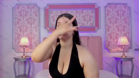 Snapshot of miamontoya chatting on March 5, 12:33 pm Mia   -5 7001400 Follow  online show from March 5, 12:33 pm