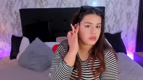 Mia   -5 7001400 Follow  online show from May 30, 1:19 pm