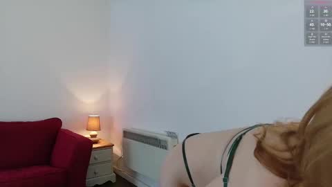 Snapshot of miamoon123 chatting on November 13, 1:10 pm miamoon123 online show from November 13, 1:10 pm