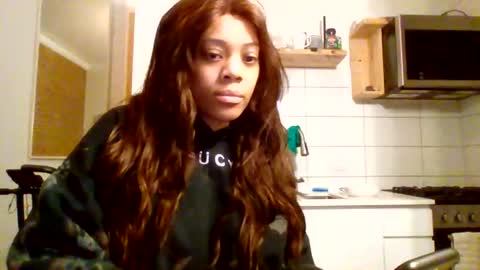 MiaMuffn online show from April 7, 9:10 am