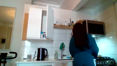 MiaMuffn online show from April 22, 4:30 pm