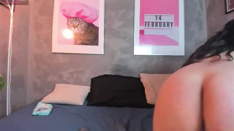 Mia online show from November 24, 8:52 pm