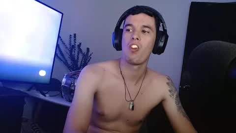 Snapshot of miaou_miaou chatting on January 5, 4:47 am miaou_miaou online show from January 5, 4:47 am