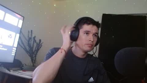 Snapshot of miaou_miaou chatting on January 9, 8:33 pm miaou_miaou online show from January 9, 8:33 pm