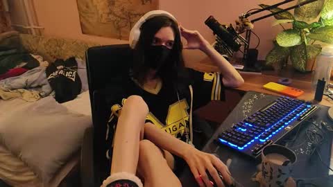 Snapshot of miaowhowl chatting on October 27, 2:32 pm Kristien online show from October 27, 2:32 pm