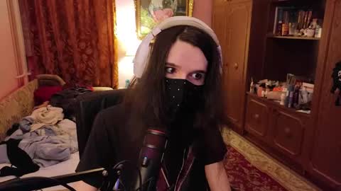 Snapshot of miaowhowl chatting on November 7, 8:42 pm Kristien online show from November 7, 8:42 pm