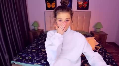 Mia online show from December 8, 12:51 am