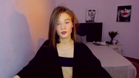 Mia online show from December 25, 6:30 pm