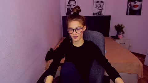 Mia online show from January 18, 5:48 pm