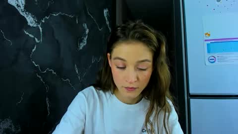 Mia online show from October 21, 8:20 pm