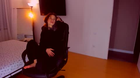 Mia online show from November 1, 7:49 pm