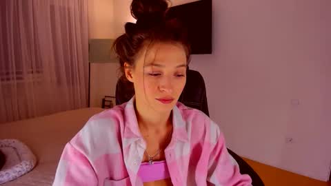 Mia online show from February 12, 6:36 pm