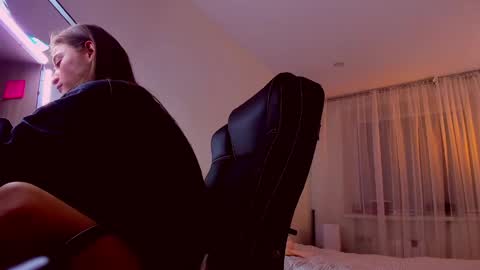 Mia online show from April 16, 9:39 pm