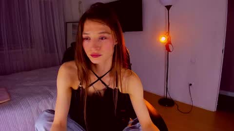 Mia online show from April 18, 7:29 pm