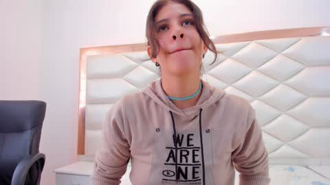 Sweetie Mia online show from January 29, 3:15 pm