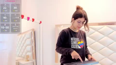 Sweetie Mia online show from February 19, 12:44 pm