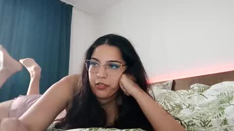 miareys online show from October 15, 7:30 am