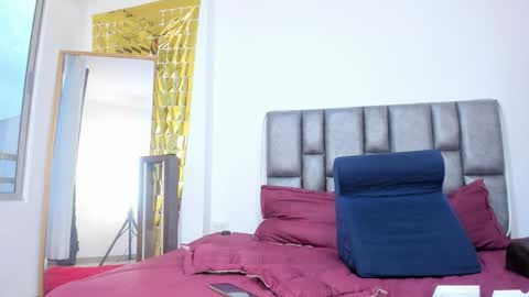 Snapshot of miarobertsmilf chatting on January 11, 10:26 pm Mia Milf online show from January 11, 10:26 pm