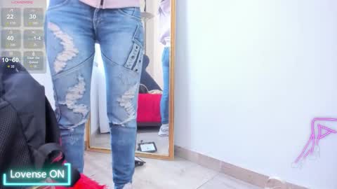 Snapshot of miarobertsmilf chatting on February 6, 10:24 pm Mia Milf online show from February 6, 10:24 pm