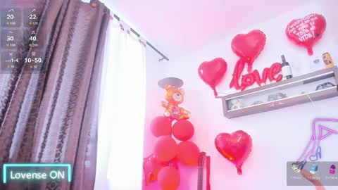 Snapshot of miarobertsmilf chatting on February 15, 9:22 pm Mia Milf online show from February 15, 9:22 pm