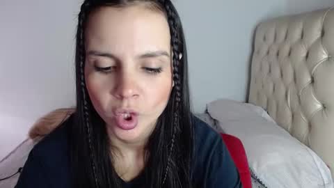 Snapshot of miarobinn_ chatting on December 1, 4:29 pm miarobinn_ online show from December 1, 4:29 pm