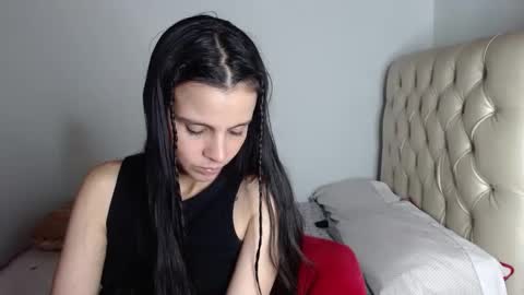 Snapshot of miarobinn_ chatting on December 2, 2:53 am miarobinn_ online show from December 2, 2:53 am