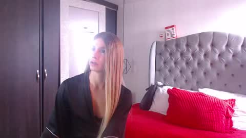 Mia Romanove online show from October 4, 12:25 pm