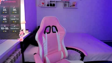 Mia  online show from October 22, 7:02 pm