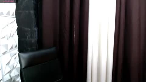 Snapshot of miasexxie chatting on March 4, 3:22 am mia online show from March 4, 3:22 am