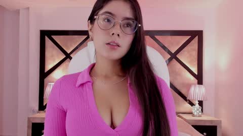 Snapshot of miasilverr chatting on January 4, 10:13 pm Mia online show from January 4, 10:13 pm