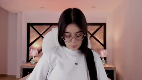 Snapshot of miasilverr chatting on January 28, 9:19 pm Mia online show from January 28, 9:19 pm