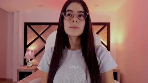 Snapshot of miasilverr chatting on February 14, 10:58 pm Mia online show from February 14, 10:58 pm