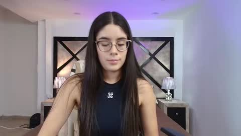 Snapshot of miasilverr chatting on November 8, 8:07 pm Mia online show from November 8, 8:07 pm