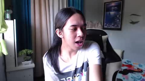 Mia online show from December 22, 5:01 am