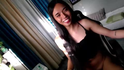 Mia online show from December 27, 8:13 am