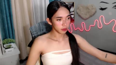 Mia online show from February 13, 11:17 am