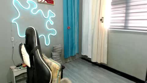 Mia online show from October 26, 8:09 am