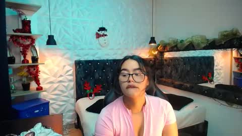 mia online show from December 5, 12:36 pm