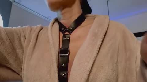 Snapshot of miavero chatting on January 31, 6:14 pm Mia online show from January 31, 6:14 pm