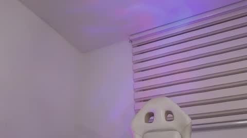 Snapshot of miavero chatting on February 14, 2:39 am Mia online show from February 14, 2:39 am