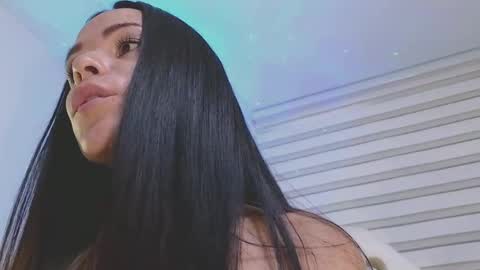 Snapshot of miavero chatting on February 18, 10:36 pm Mia online show from February 18, 10:36 pm