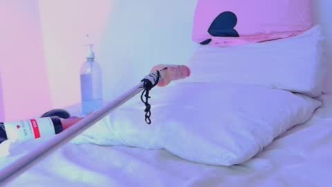 Snapshot of miawills1 chatting on November 14, 1:54 pm LINAY And VALENTINA - INSTAGRAM LINAY MVP online show from November 14, 1:54 pm