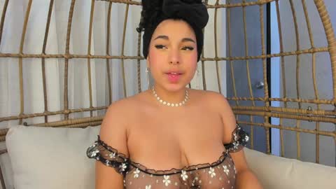 Snapshot of miawoderfull chatting on February 6, 8:39 am Mia online show from February 6, 8:39 am