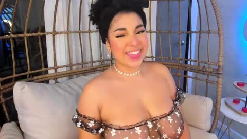 Snapshot of miawoderfull chatting on February 19, 4:01 am Mia online show from February 19, 4:01 am