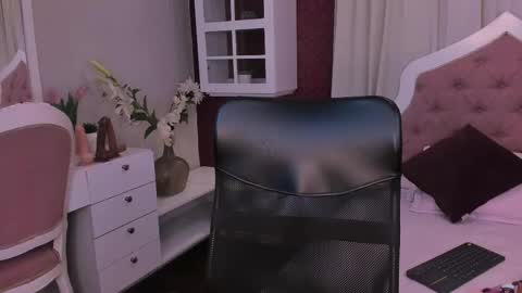 Snapshot of miawoderfull chatting on March 7, 6:35 am Mia online show from March 7, 6:35 am