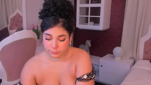 Snapshot of miawoderfull chatting on March 10, 3:23 am Mia online show from March 10, 3:23 am