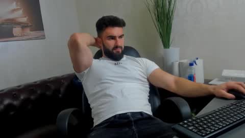 Snapshot of micahlane chatting on November 1, 5:42 am MicahLane online show from November 1, 5:42 am